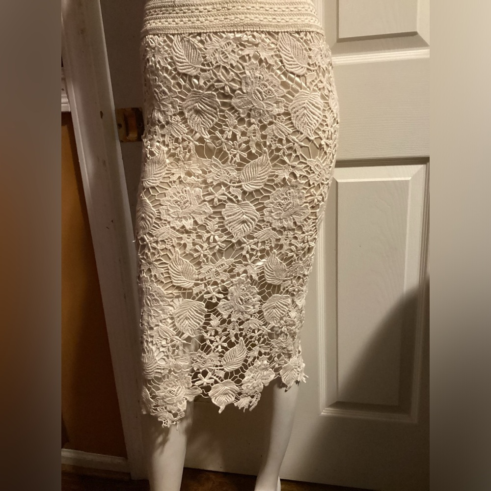 CREAM LACE SKIRT WITH BOLD WAIST BAND NWT